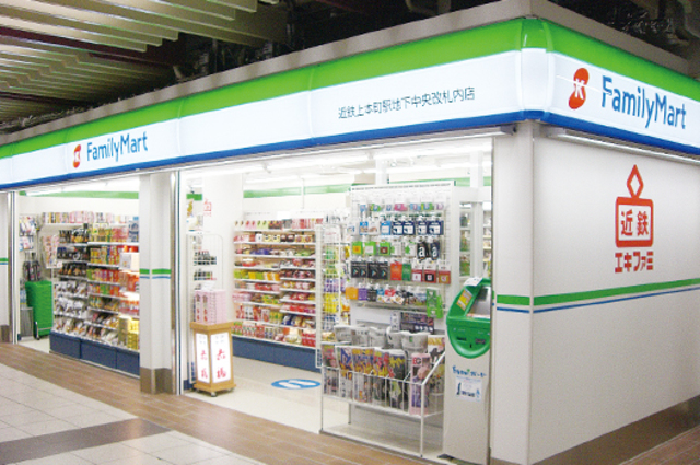 コンビニ　ファミリーマート近鉄瓢箪山駅改札外橋上店（コンビニ）まで404m