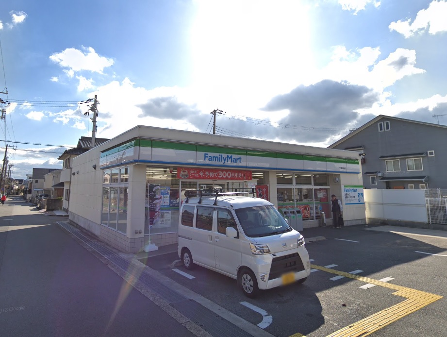 コンビニ　ファミリーマート 千鳥が丘店（コンビニ）まで863m