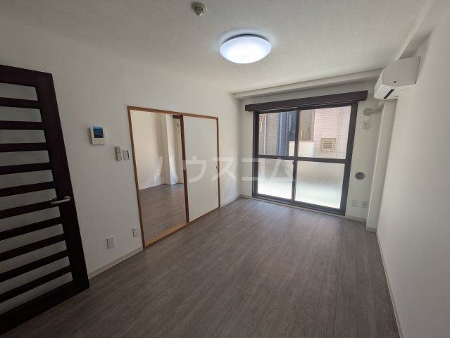 船橋YKマンションの居間写真