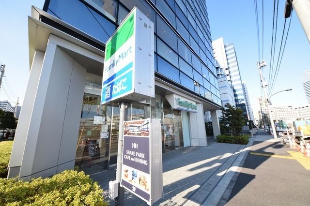 コンビニ　ファミリーマート（コンビニ）まで711m