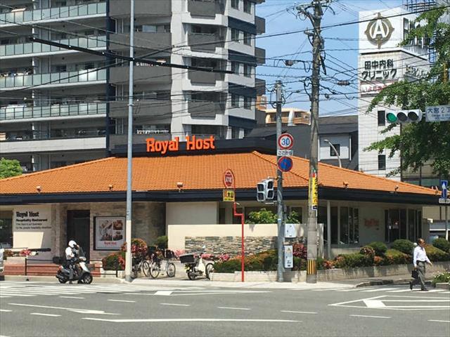 飲食店　ロイヤル西日本（株）／ロイヤルホスト平尾店（飲食店）まで489m