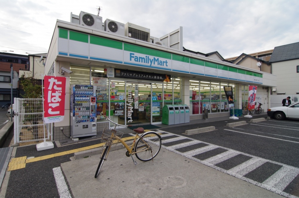 コンビニ　ファミリーマート 尼崎三反田町二丁目店（コンビニ）まで394m
