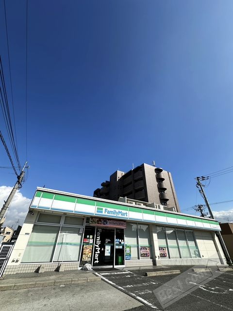 コンビニ　ファミリーマート泉大津北豊中町店（コンビニ）まで493m