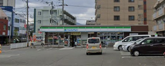 コンビニ　ファミリーマート 清水三丁目店（コンビニ）まで238m