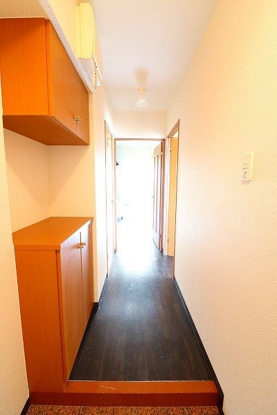 玄関　別部屋写真です