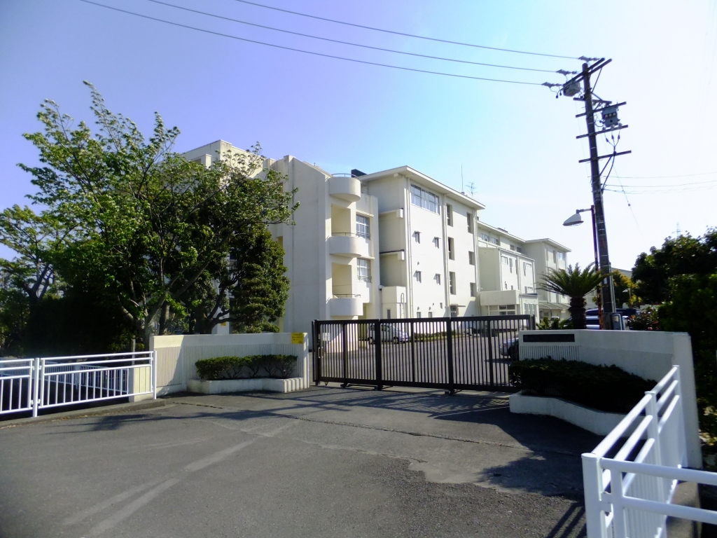 中学校　島田市立初倉中学校（中学校）まで1084m