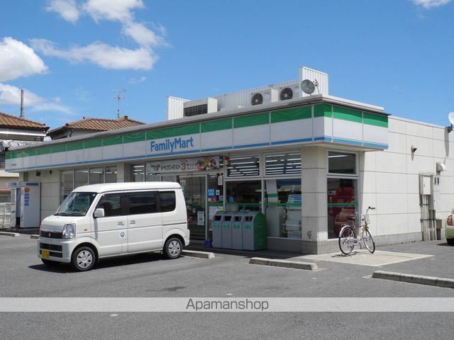 コンビニ　ファミリーマート（コンビニ）まで565m