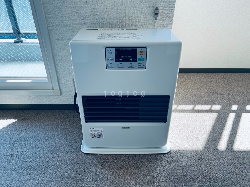 その他設備　冬はあったか石油ストーブです。