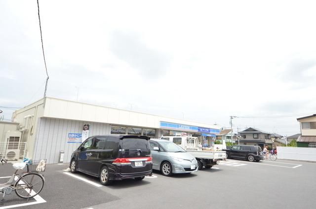 コンビニ　ローソン八王子川口町店（コンビニ）まで819m