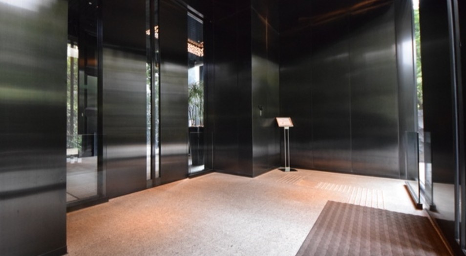 エントランス　ＴＨＥ　ＲＯＰＰＯＮＧＩ　ＴＯＫＹＯ