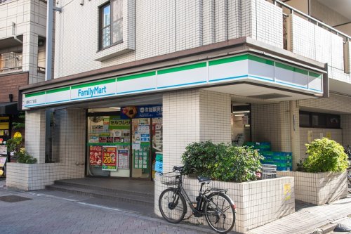 コンビニ　ファミリーマート 根岸二丁目店（コンビニ）まで221m