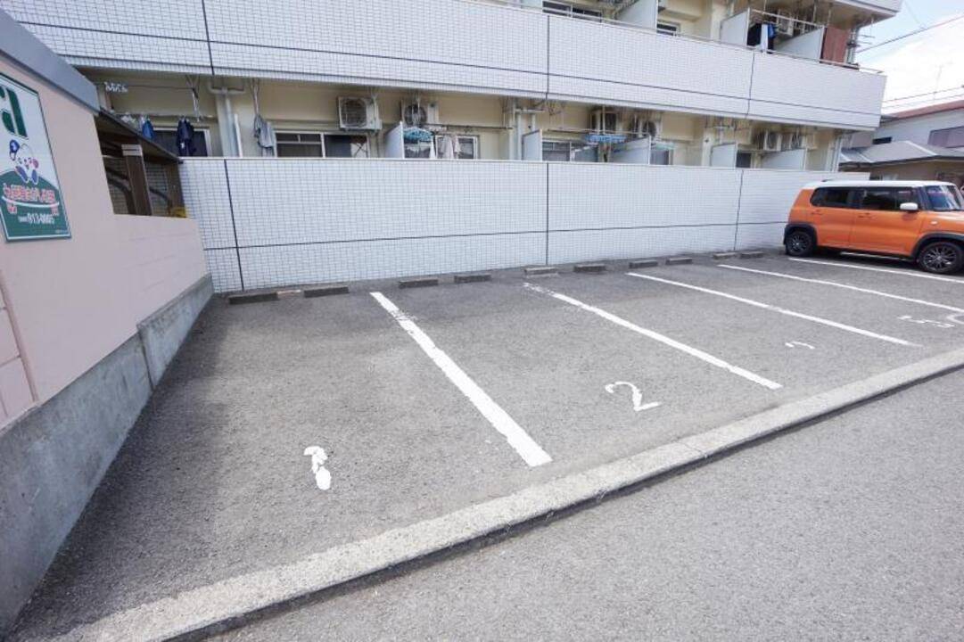 駐車場　駐車場