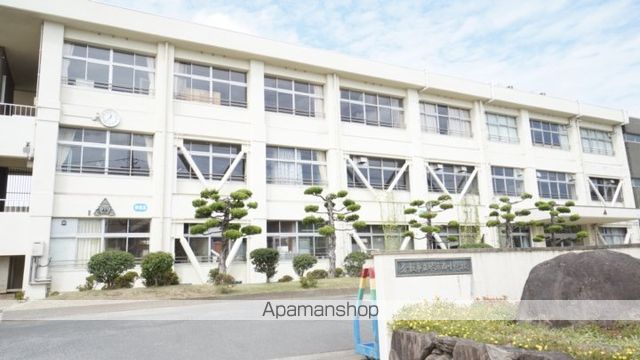 小学校　倉敷市立琴浦西小学校（小学校）まで494m