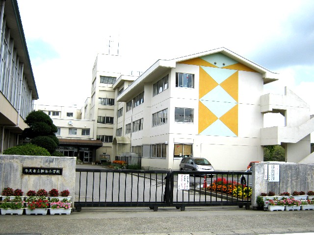 ＪＲ常磐線 牛久駅 バス乗車時間：10分 最寄りバス停で下車 徒歩5分 2階建 築36年の周辺写真
