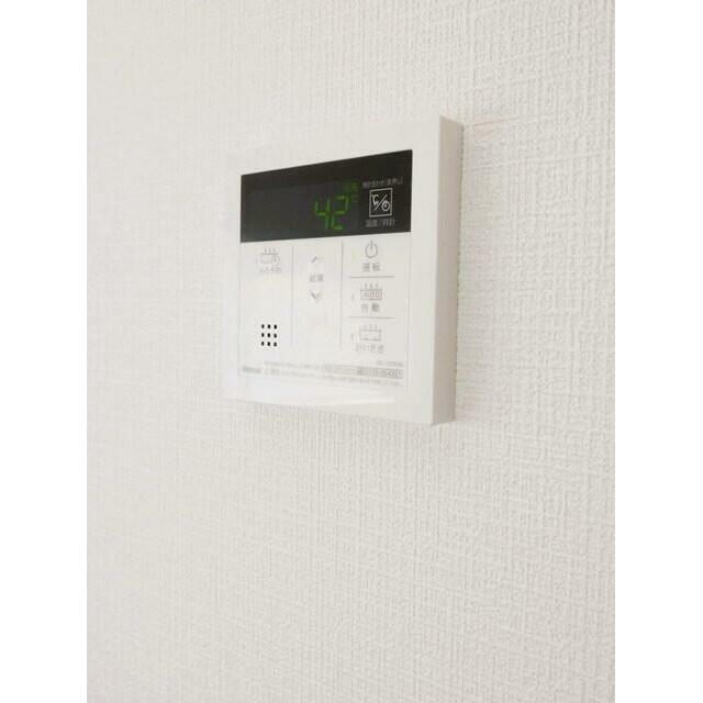 その他　給湯はリモコンで温度設定　お湯のハンドル１本で適温が出ます