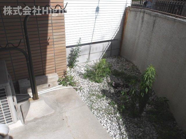 庭　簡単な家庭菜園も楽しめるお庭です