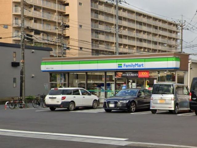 コンビニ　ファミリーマート（コンビニ）まで220m