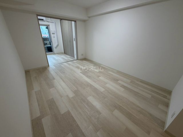 アートレジデンス梅田北Iの居間写真
