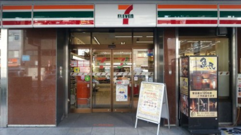 コンビニ　セブン?イレブン茅場町駅前店（コンビニ）まで590m