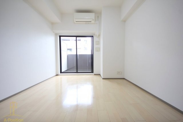 レジュールアッシュ大阪城NORDの居間写真