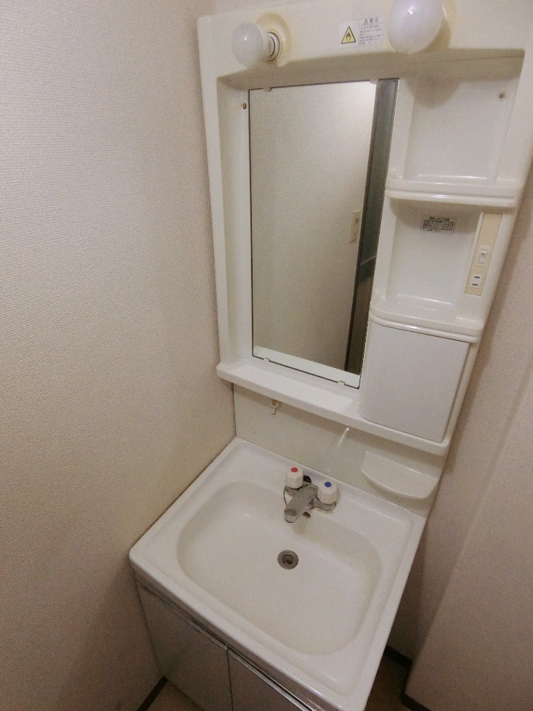 洗面設備　独立洗面台　別部屋の写真になります