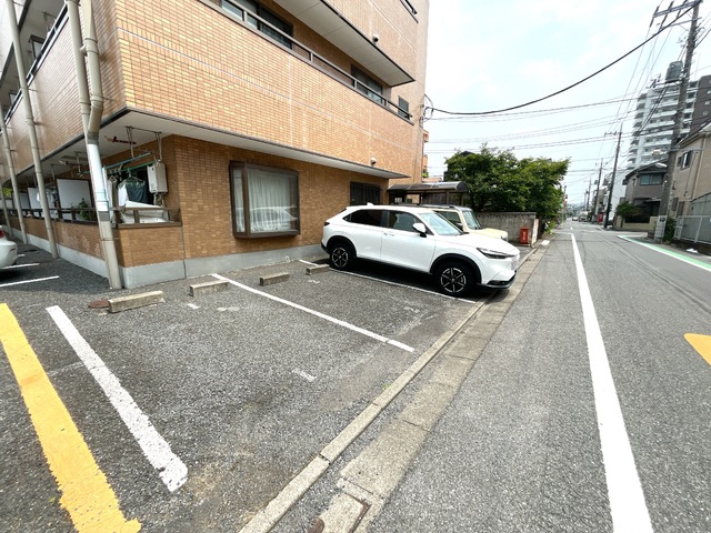 駐車場　★敷地内駐車場★（空き状況・使用料等詳細はご確認下さい）