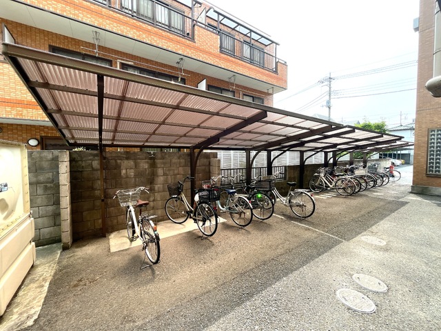その他共有部分　★屋根付駐輪場★（空き状況・使用料等詳細はご確認下さい）
