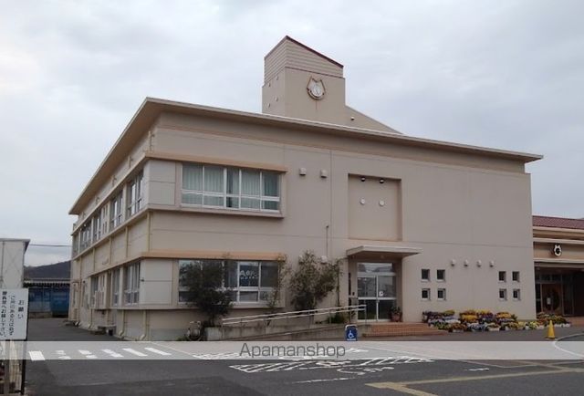 小学校　修立小学校（小学校）まで627m