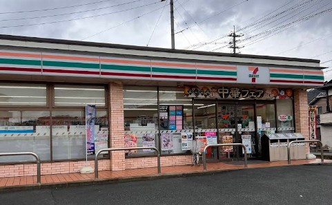 コンビニ　セブンイレブン山口県庁前店（コンビニ）まで743m