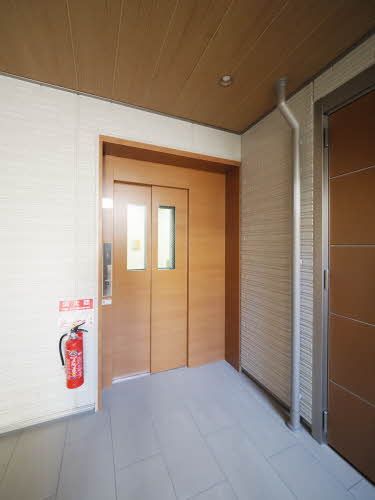その他共有部分　エレベーター付きなので重い荷物があっても安心です