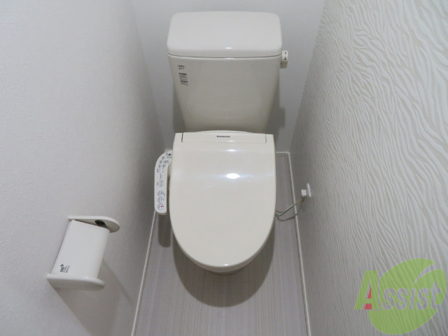 トイレ　人気のウォシュレットつきのトイレです。快適ですよ。