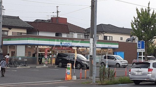 コンビニ　ファミリーマート　久喜青葉二丁目店（コンビニ）まで749m