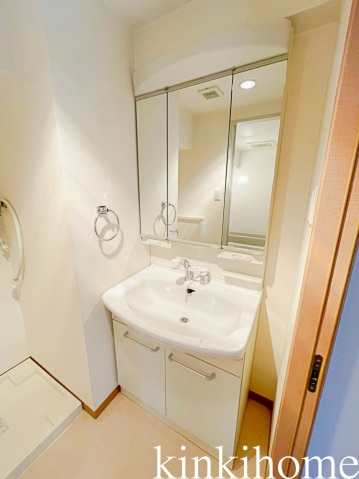 洗面設備　写真は別のお部屋です。（同タイプ）