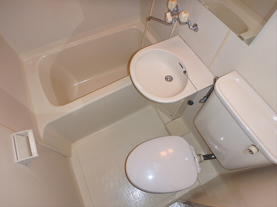 京王線 笹塚駅 徒歩10分 4階建 築37年のトイレ写真