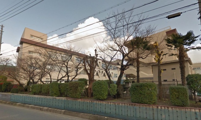 小学校　茨木市立三島小学校（小学校）まで520m