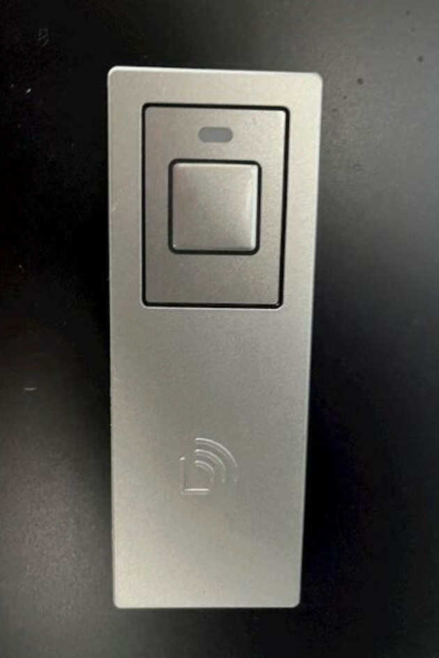 セキュリティ　カードキーで開きます