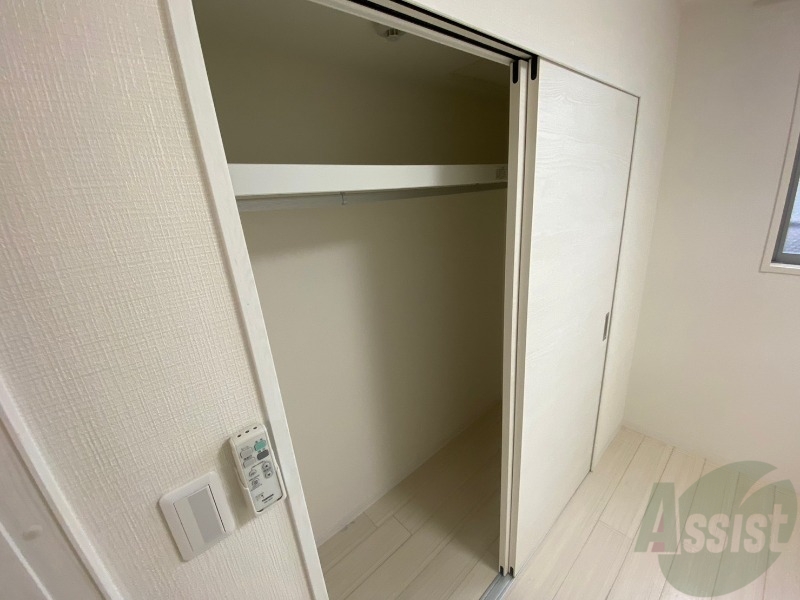 収納　寝室の収納です。部屋がすっきり片付きます。