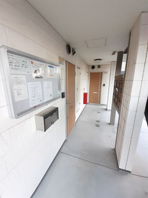 南海高野線 初芝駅 徒歩5分 3階建 築15年の外観写真