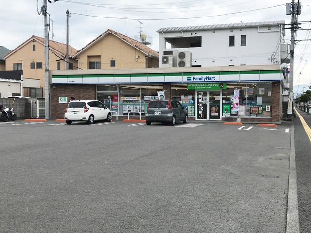 コンビニ　ファミリーマート　松山山越店（コンビニ）まで400m