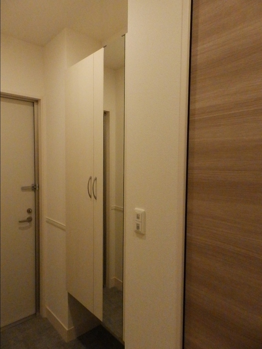 玄関　103号室参照