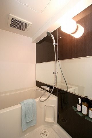 バス・シャワールーム　※他号室のお写真です。