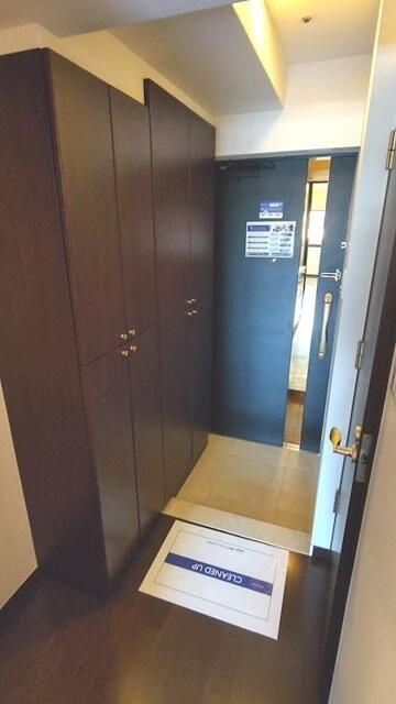 玄関　リノベ前の写真です