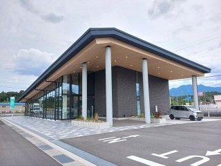 銀行　北伊勢上野信用金　庫菰野支店（銀行）まで450m