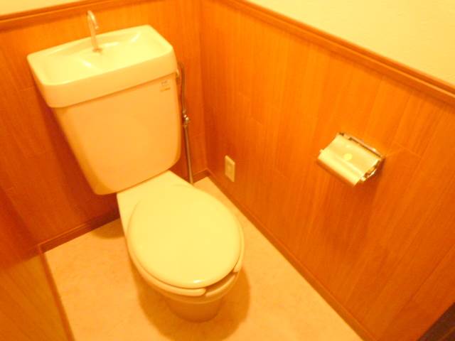 地下鉄名城線 矢場町駅 徒歩7分 10階建 築42年のトイレ写真