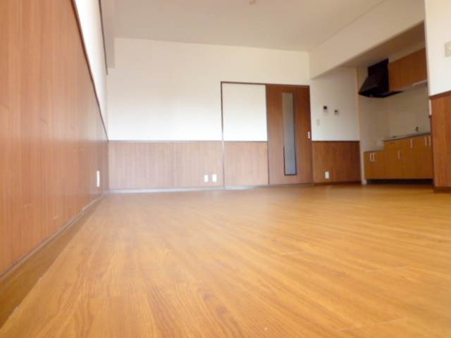 地下鉄名城線 矢場町駅 徒歩7分 10階建 築42年の居間写真
