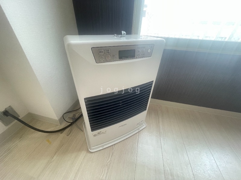 その他設備　冬も快適石油ストーブです。
