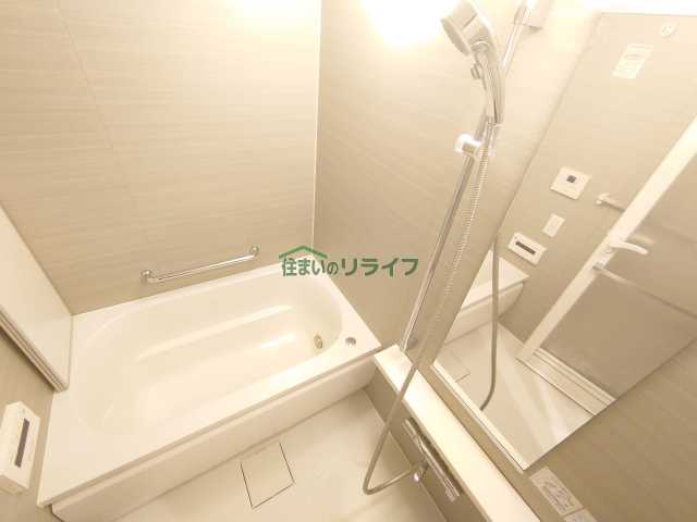 バス・シャワールーム　別部屋の参考写真です