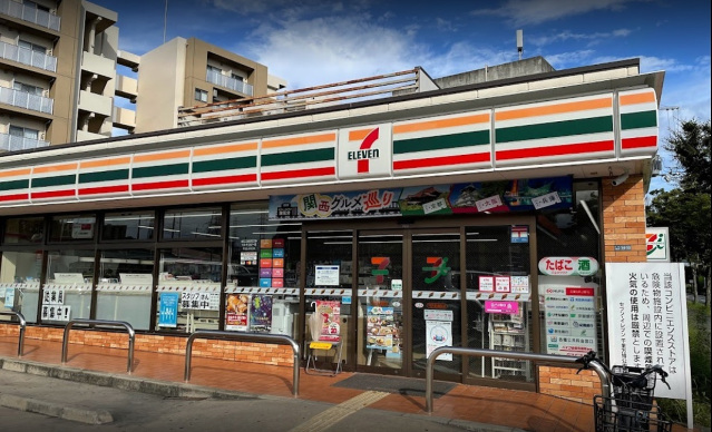 コンビニ　セブンイレブン千里万博公園西口店（コンビニ）まで260m
