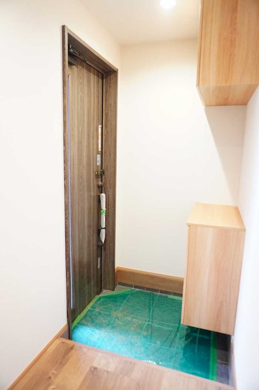 玄関　玄関収納あり