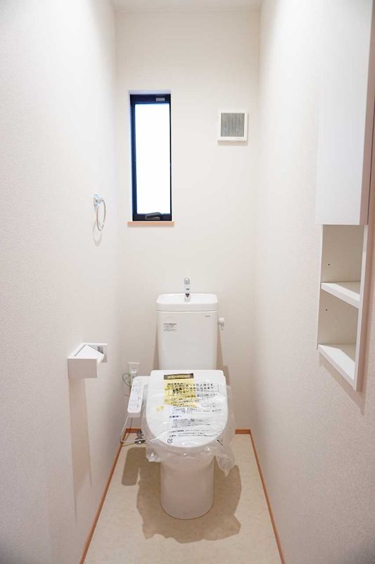 トイレ　トイレは快適な温水洗浄便座付き
